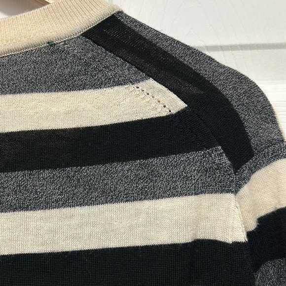 ARMANI EXCHANGE V neck merino wool sweater.  Size M. - Picture 8 of 9